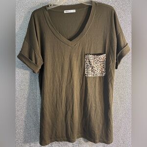 MIHILL size XL short sleeve top with animal print front pocket